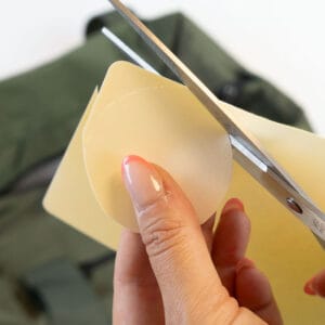 Flicken mit selbstklebenden Eigenschaften