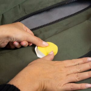 Flicken mit selbstklebenden Eigenschaften