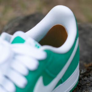 Hinterkappe von Schuhen flicken - Selbstklebende Flicken