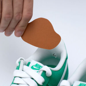 Hinterkappe von Schuhen flicken - Selbstklebende Flicken