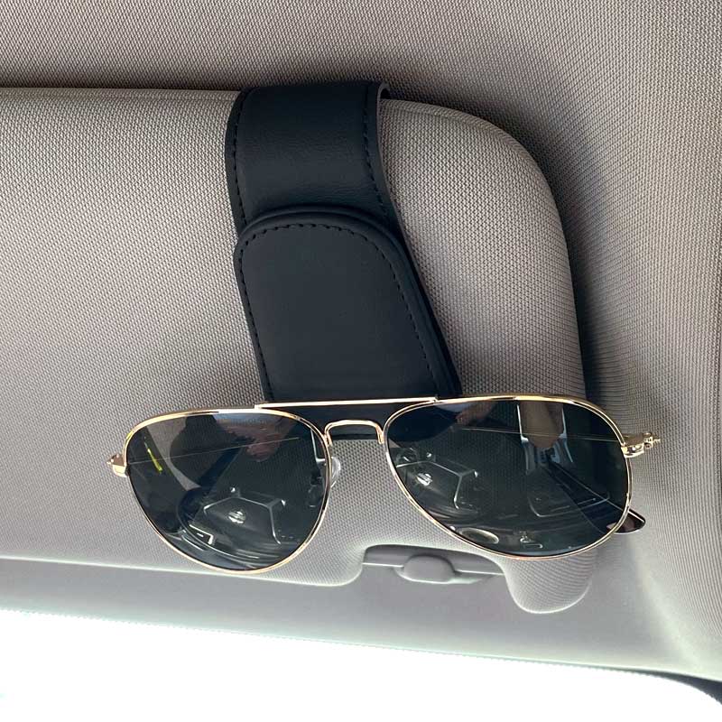 Brillenhalter fürs Auto